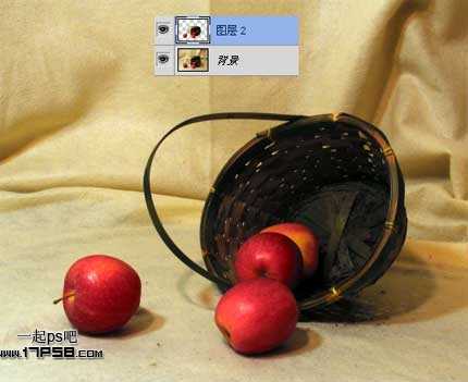 ‘photoshop合成制作出朦胧月光下在草地情侣亲吻场景‘