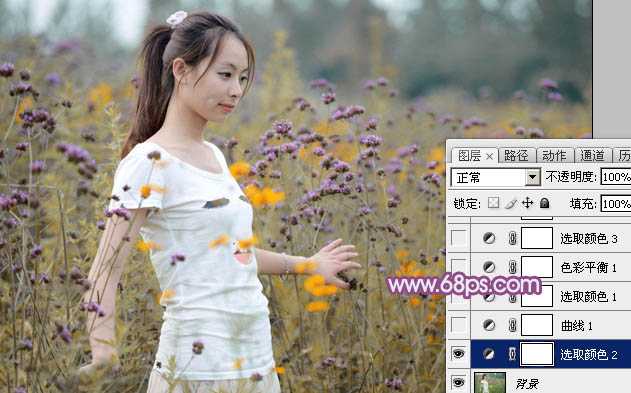 ‘Photoshop为站在野花从中的美女调制出柔美的淡紫色‘