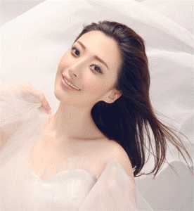 ‘Photoshop制作美女的素描图片特效‘