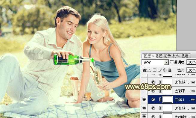 ‘Photoshop将草地情侣图片制作出复古的淡黄色‘