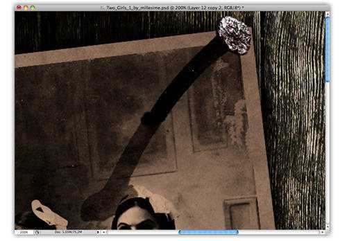 ‘用PS合成一张沾有血迹的恐怖古老照片效果‘