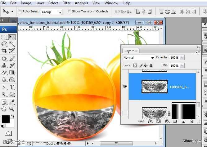‘PS合成装满液体的玻璃光泽西红柿‘