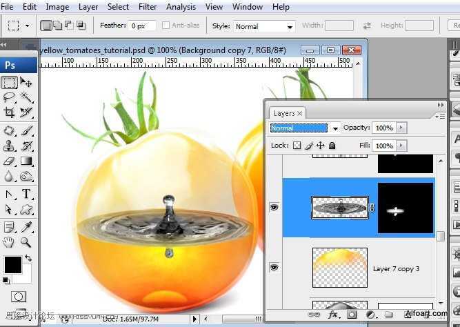 ‘PS合成装满液体的玻璃光泽西红柿‘