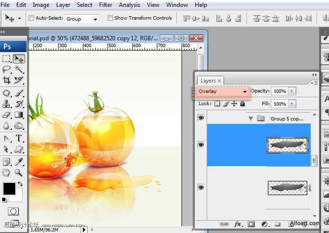‘PS合成装满液体的玻璃光泽西红柿‘