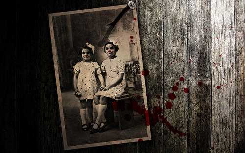 ‘photoshop合成带洒血的恐怖老照片‘