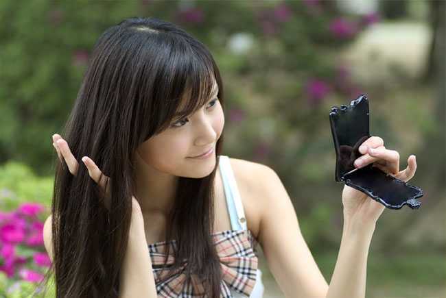 ‘Photoshop将外景美女图片打造出鲜艳的橙黄色效果‘