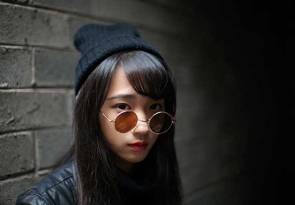 ‘Photoshop将美女图片打造纹理非主流效果‘
