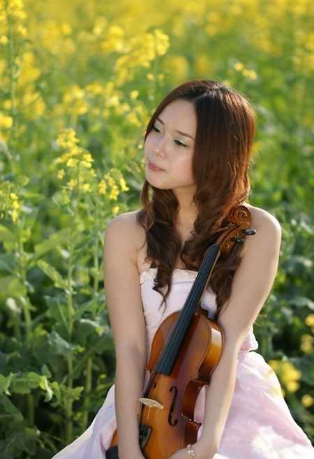 ‘Photoshop将菜田美女图片调成柔美的古典暖色调‘