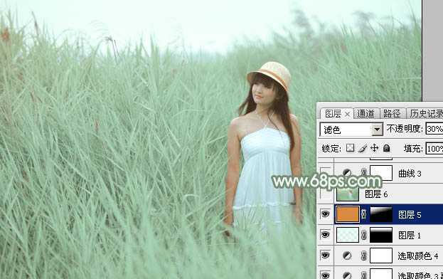 ‘Photoshop为绿草中的美女加上甜美的淡调青绿色‘