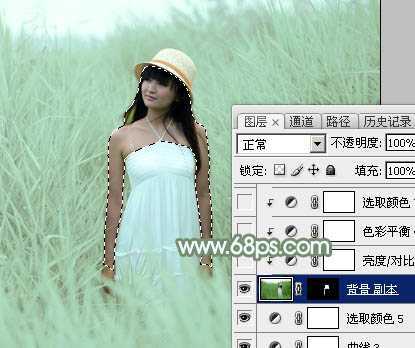 ‘Photoshop为绿草中的美女加上甜美的淡调青绿色‘