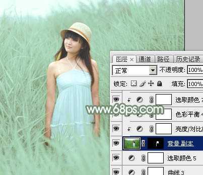 ‘Photoshop为绿草中的美女加上甜美的淡调青绿色‘