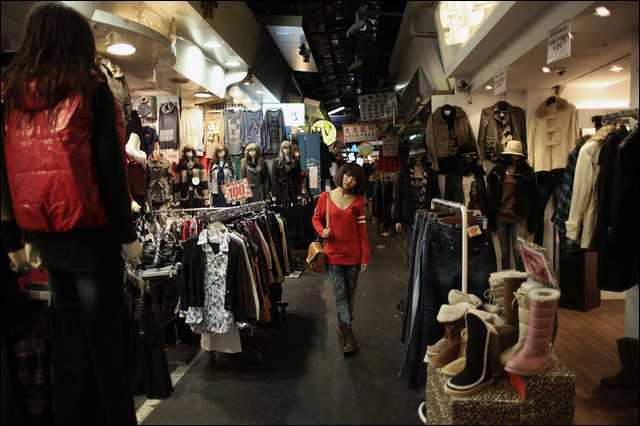 ‘Photoshop调出绚丽多彩的Lomo风格的漂亮人物图片‘