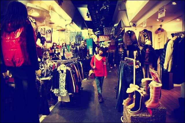 ‘Photoshop调出绚丽多彩的Lomo风格的漂亮人物图片‘