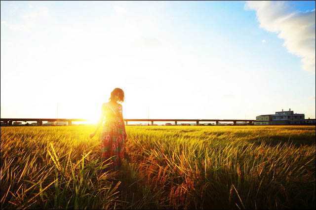 ‘Photoshop调出绚丽多彩的Lomo风格的漂亮人物图片‘