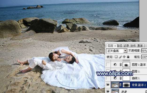 ‘Photoshop将沙滩婚片打造出经典暗蓝色效果‘