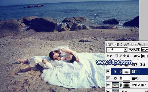 ‘Photoshop将沙滩婚片打造出经典暗蓝色效果‘