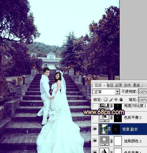 ‘Photoshop为公园婚片加上柔美的暗调蓝紫色效果‘
