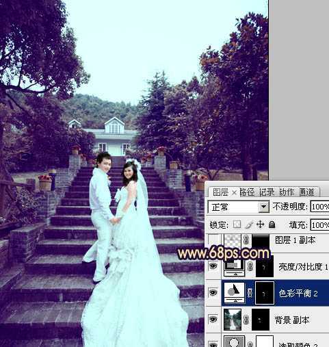 ‘Photoshop为公园婚片加上柔美的暗调蓝紫色效果‘
