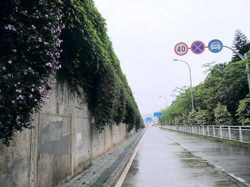 ‘Photoshop调出公路图片青绿的非主流色调‘