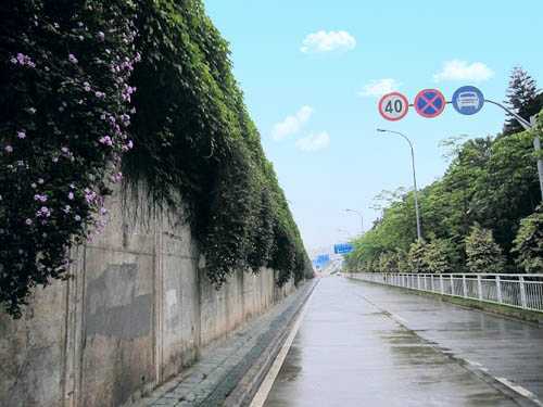 ‘Photoshop调出公路图片青绿的非主流色调‘
