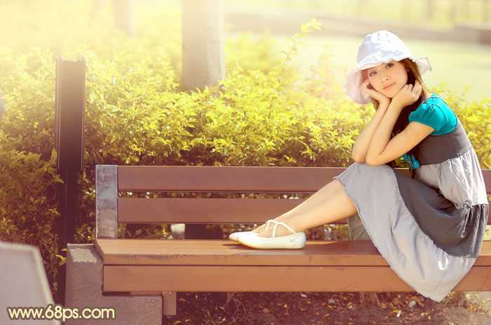 ‘Photoshop为公园美女图片调制出唯美的淡黄回忆色‘