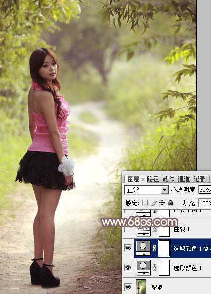 ‘Photoshop为树林人物图片调出柔美的秋季橙黄色‘
