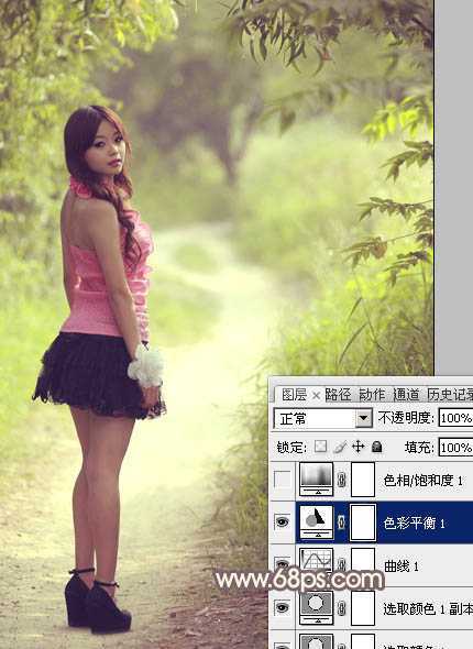 ‘Photoshop为树林人物图片调出柔美的秋季橙黄色‘