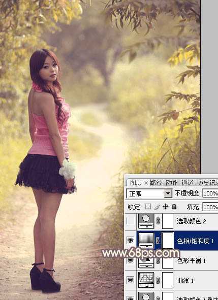 ‘Photoshop为树林人物图片调出柔美的秋季橙黄色‘