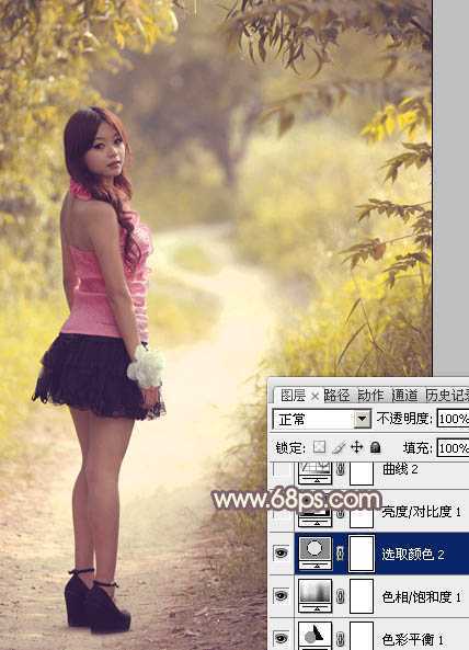 ‘Photoshop为树林人物图片调出柔美的秋季橙黄色‘