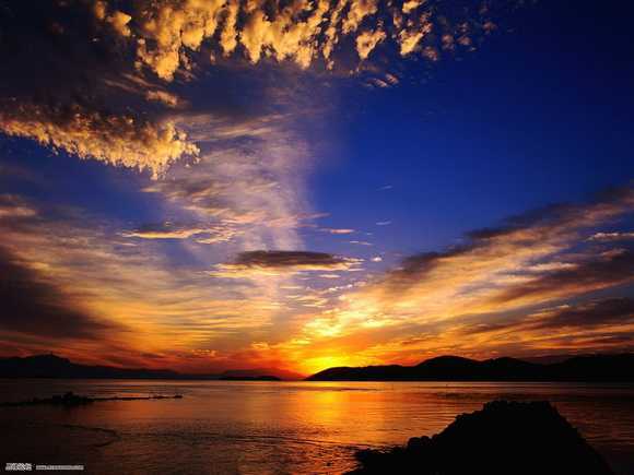 ‘Photoshop将海边美女图片打造出梦幻的夕阳背景‘
