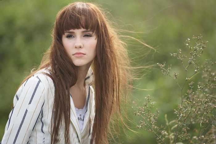 ‘Photoshop为秋季外景美女调制出唯美的淡褐色‘