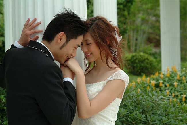 ‘Photoshop为古建筑婚片调成柔美的黄紫色‘