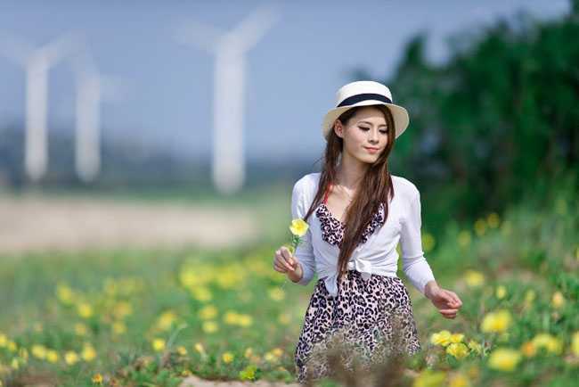 ‘Photoshop将外景美女图片调成漂亮的暖褐色‘