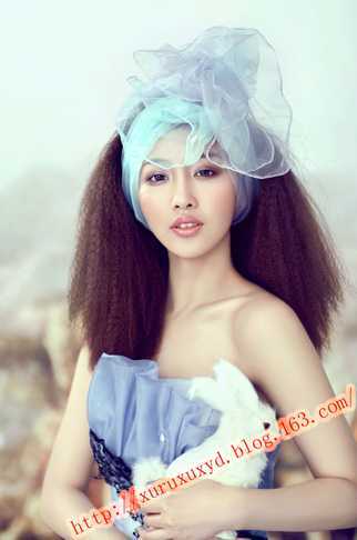 ‘Photoshop将美女图片调出非常干净的淡蓝色‘