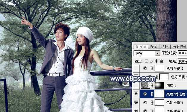 ‘Photoshop为树林婚片打造梦幻的暗青色‘