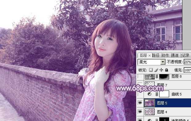 ‘photoshop将靠在围墙边的美女图片调制出甜美的暗紫色‘
