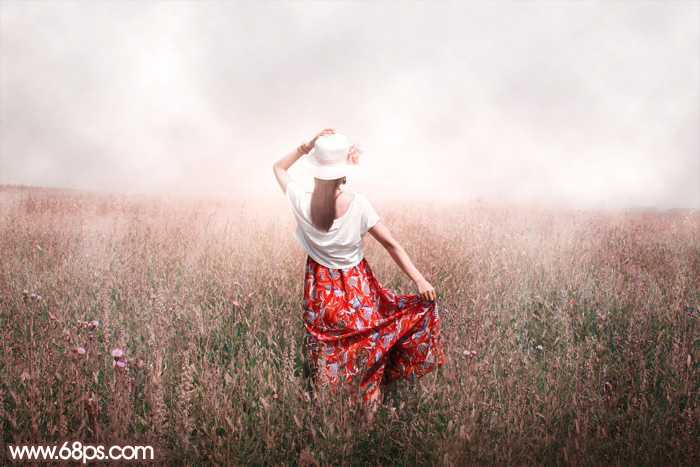 ‘Photoshop调出为梦幻的粉色晨雾草原人物图片‘