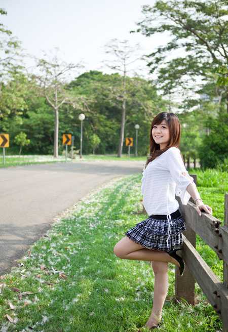 ‘Photoshop将夏季外景图片转成漂亮的秋季暖色效果‘