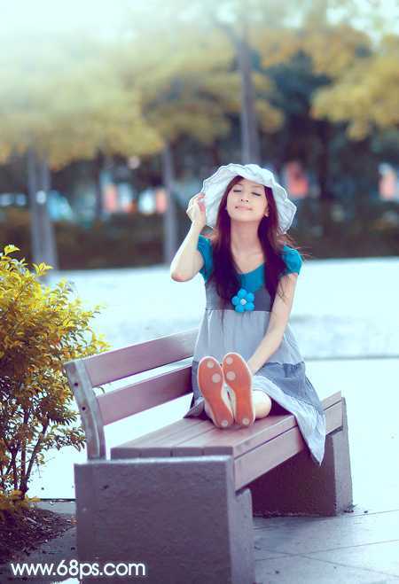 ‘Photoshop给公园长凳上的美女调制出秋季蓝黄色‘