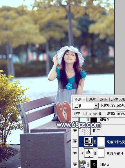 ‘Photoshop给公园长凳上的美女调制出秋季蓝黄色‘