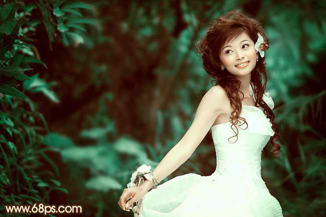 ‘Photoshop将树林美女图片调成甜美的青褐色‘