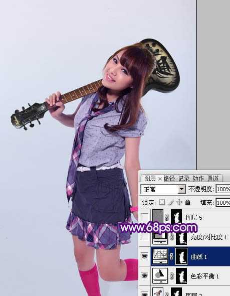 ‘Photoshop为室内美女图片增加上可爱的淡蓝色效果‘