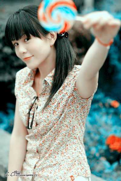 ‘Photoshop调出阿宝色调的女孩图片‘