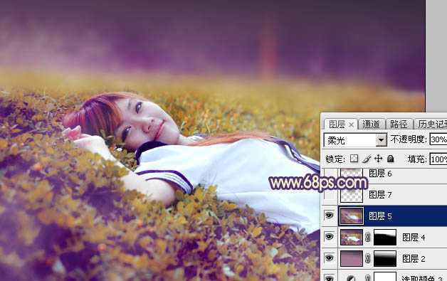 ‘Photoshop为躺在草地人物图片打造唯美梦幻的暗褐色‘