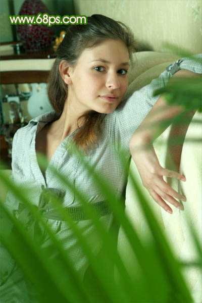 ‘Photoshop将室内人物照片调成甜美清新的绿色调‘