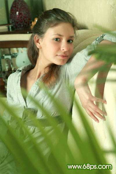 ‘Photoshop将室内人物照片调成甜美清新的绿色调‘