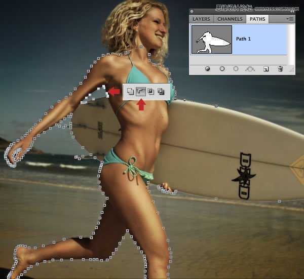 ‘Photoshop合成从水花中冲出抱着滑板的海边美女‘