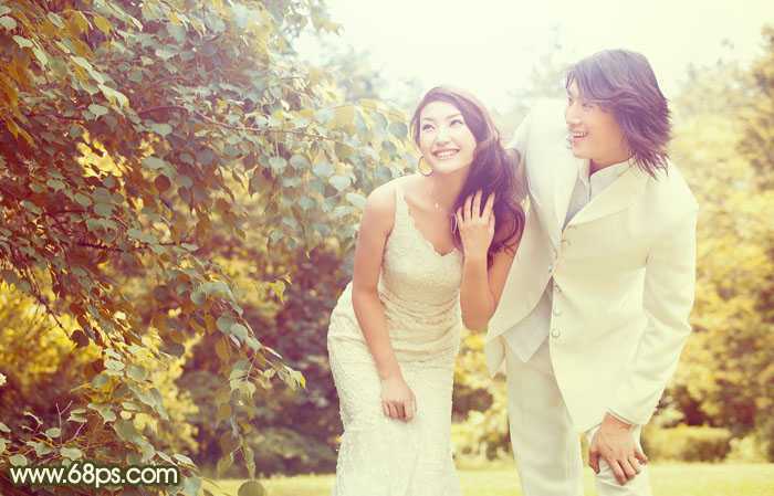 ‘Photoshop将树林婚片增加上柔和的淡黄色效果‘