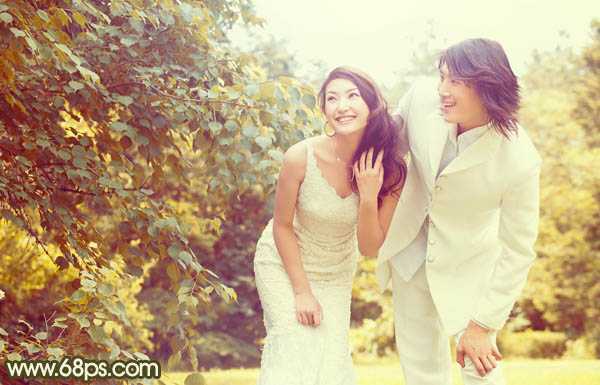 ‘Photoshop将树林婚片增加上柔和的淡黄色效果‘