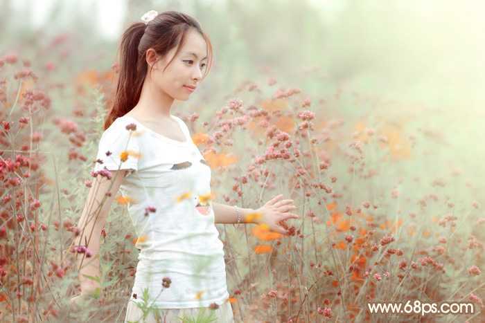 ‘Photoshop为花丛中的美女加上甜美的淡粉色‘